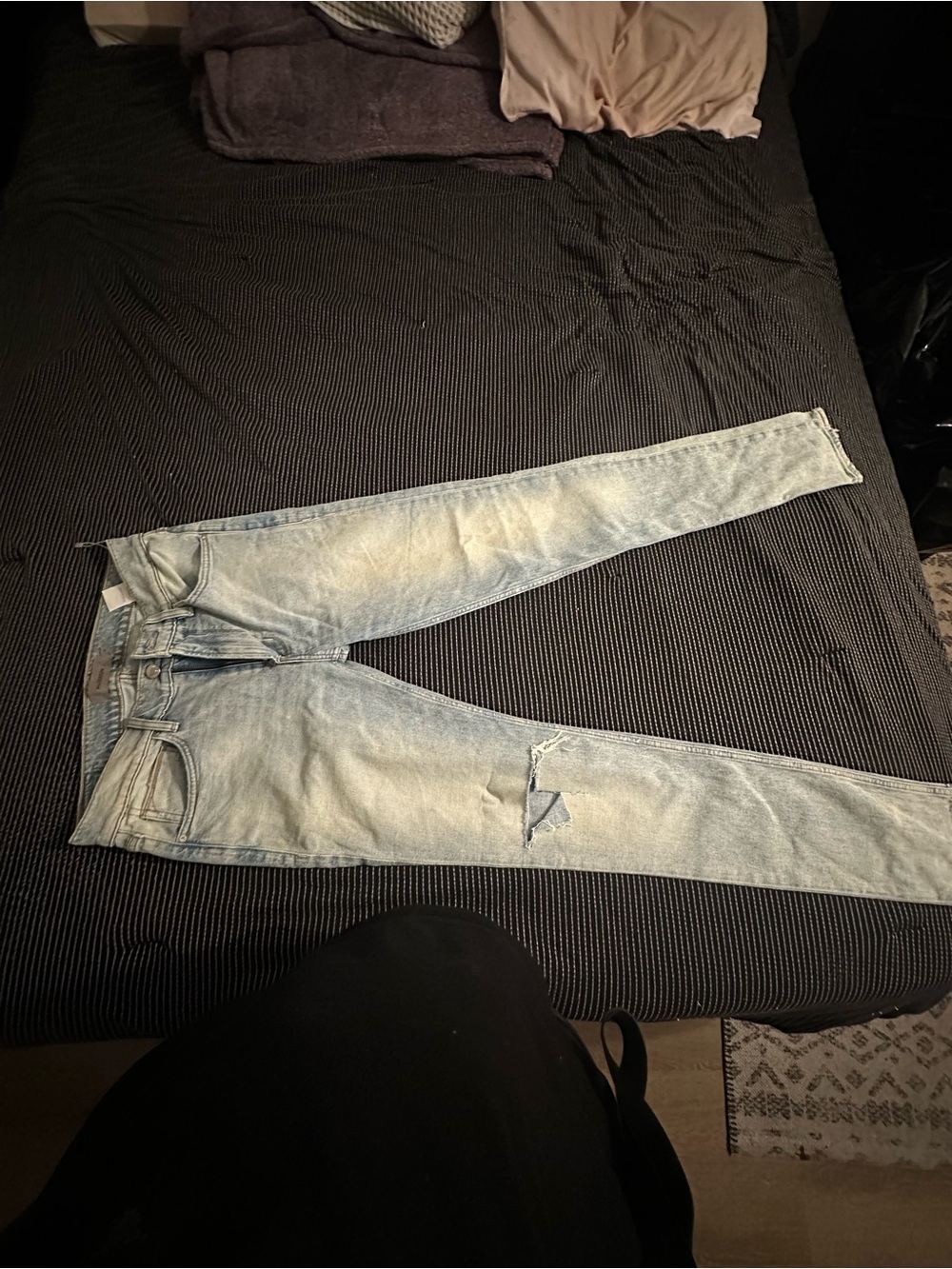 Hudson Jeans Women’s Light Blue Skinny with Knee Rip